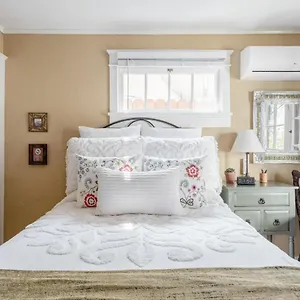 https://casita-gundry.topanaheimhotels.com